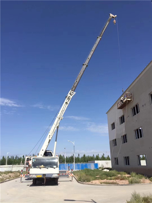 旬阳县“轻装强干”—— 吊车的 “轻量化臂架” 技术